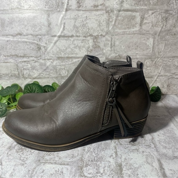 RAMPAGE Ankle Boot Booties Gray Leather Zip Up‎ Women’s 6M - Picture 3 of 10